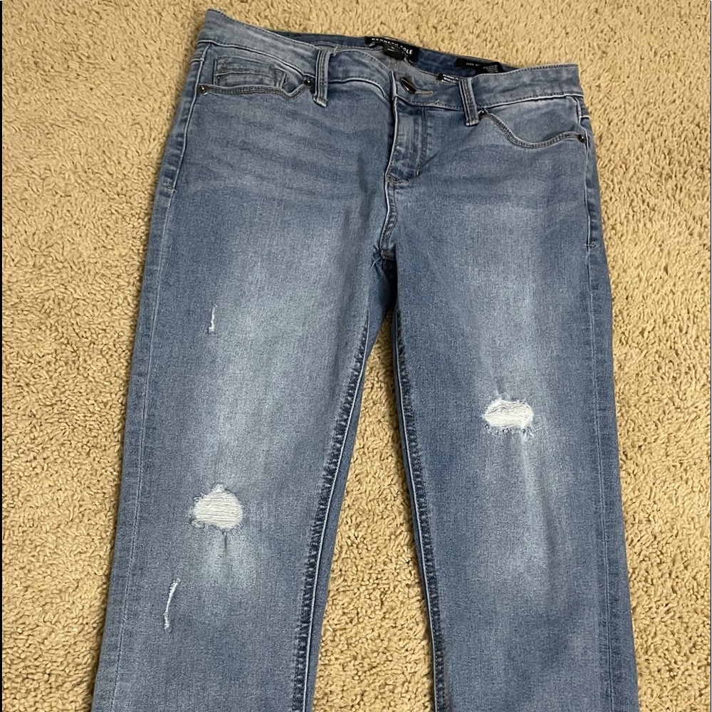Women’s Kenneth Cole distressed jeans - size 6